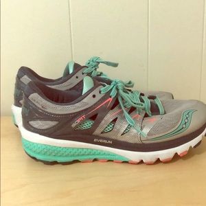 Saucony Isofit everun size 6